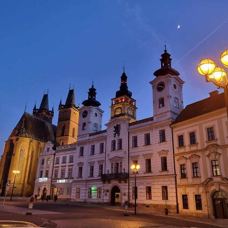 Luxusni Studio Na Velkem Namesti, Wi-Fi, Netflix Hradec Králové المظهر الخارجي الصورة