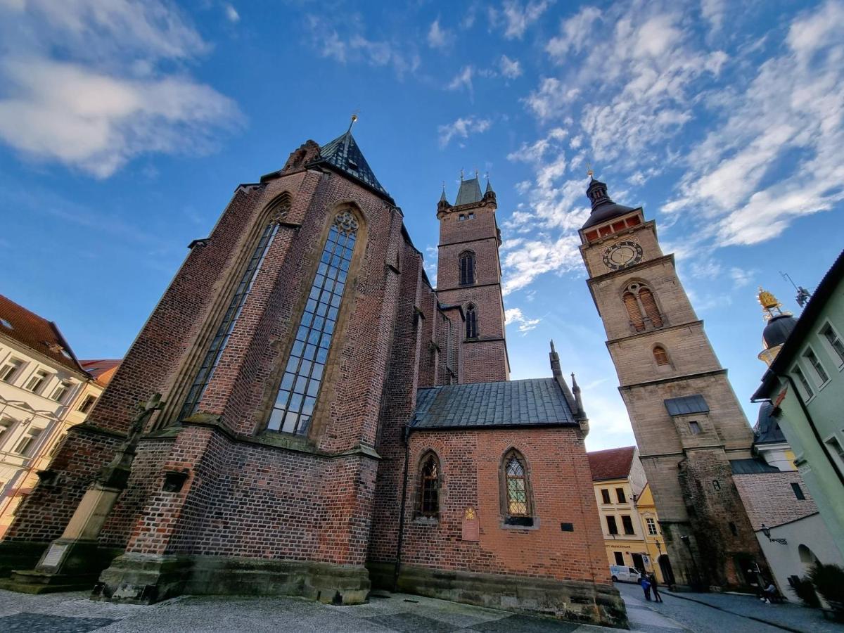 Luxusni Studio Na Velkem Namesti, Wi-Fi, Netflix Hradec Králové المظهر الخارجي الصورة
